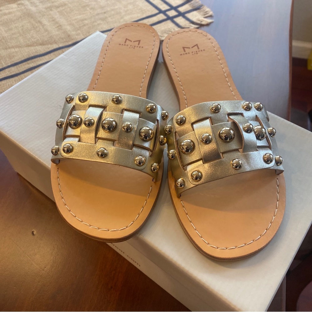 Marc Fisher “Pacca” sandal in gold - size 9.5 NIB
